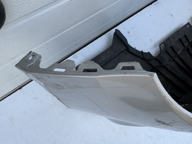 19067 Ford Focus Mk3 2011-2018 első Lökhárító Ezüst