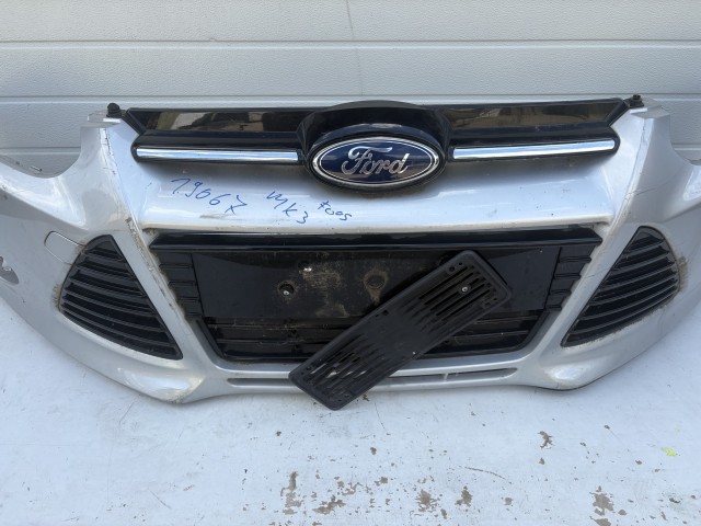 19067 Ford Focus Mk3 2011-2018 első Lökhárító Ezüst