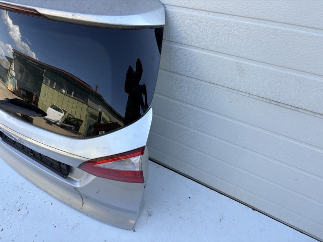 19076 Ford Focus Mk3 2011-2018 Kombi Csomagtérajtó Ezüst