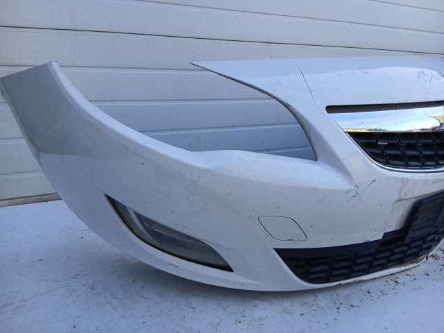 19164 Opel Astra J 2009-2011 első Lökhárító Fehér Y40r