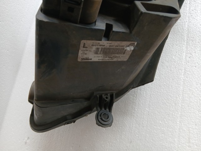 19176 Volkswagen Polo IV 2002-2009 Bal első Lámpa Fényszóró