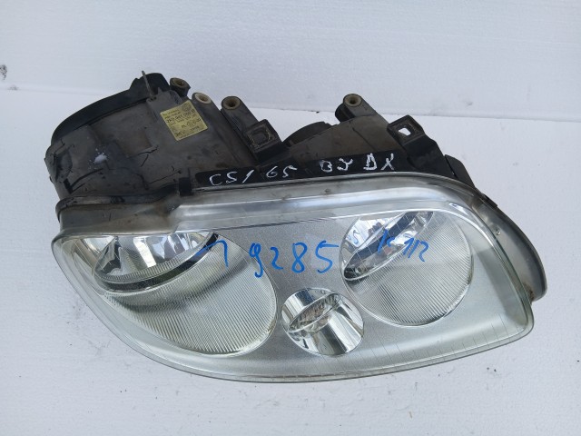 19285 Volkswagen Touran Jobb első Lámpa Fényszóró