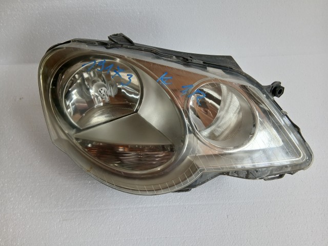 19173 Volkswagen Polo IV 2002-2009 Jobb első Lámpa Fényszóró
