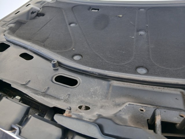 19469 Opel Antara 2006-2015 Motorháztető Használt Fekete  