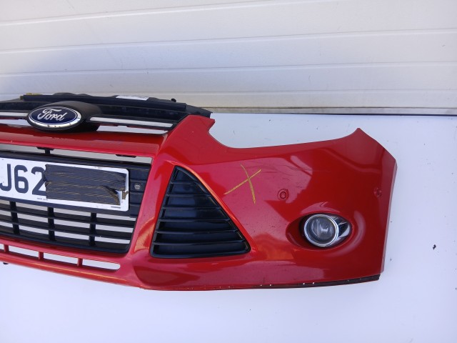 19488 Ford Focus Mk3 2011-2018 első Lökhárító Piros radaros