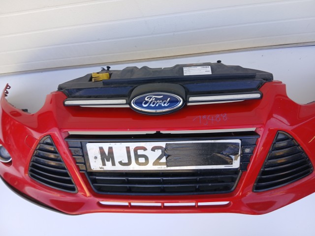 19488 Ford Focus Mk3 2011-2018 első Lökhárító Piros radaros