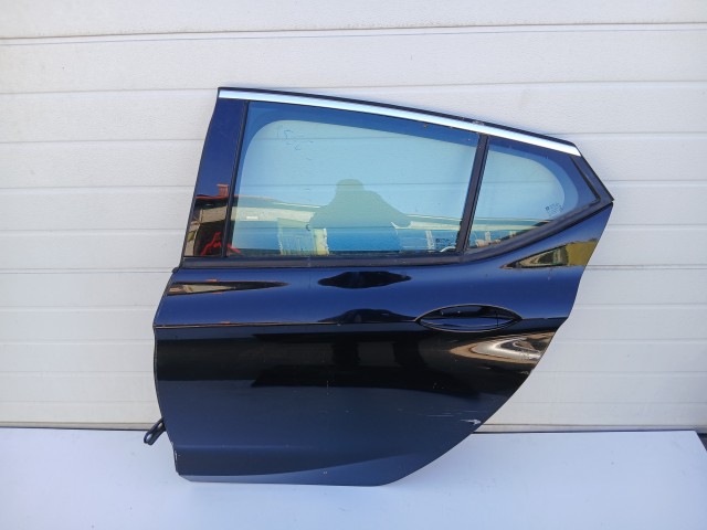19566 Opel Astra K 2015-2021 Bal hátsó Ajtó Feket Y22c 5 ajtós