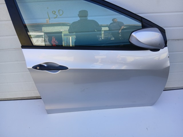 19568 Hyundai Hyundai i30 (GD) 2012-2017 Jobb első Ajtó Ezüst