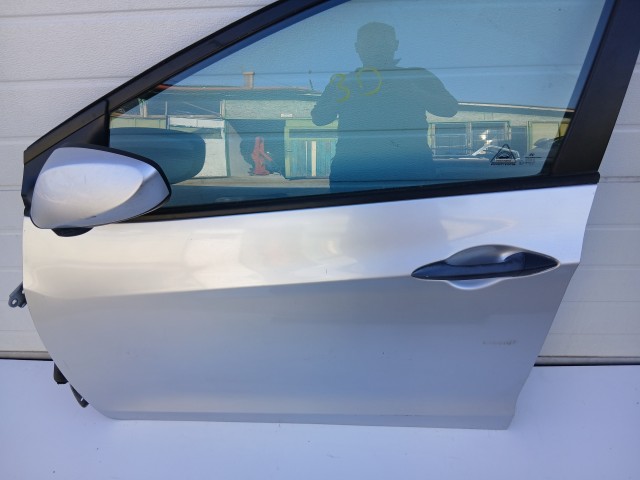 19569 Hyundai Hyundai i30 (GD) 2012-2017 Bal első Ajtó Ezüst 