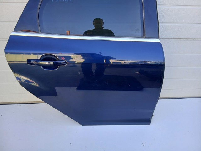 19587 Ford Focus Mk3 2011-2018 Jobb hátsó Ajtó sötétkék 5 ajtós