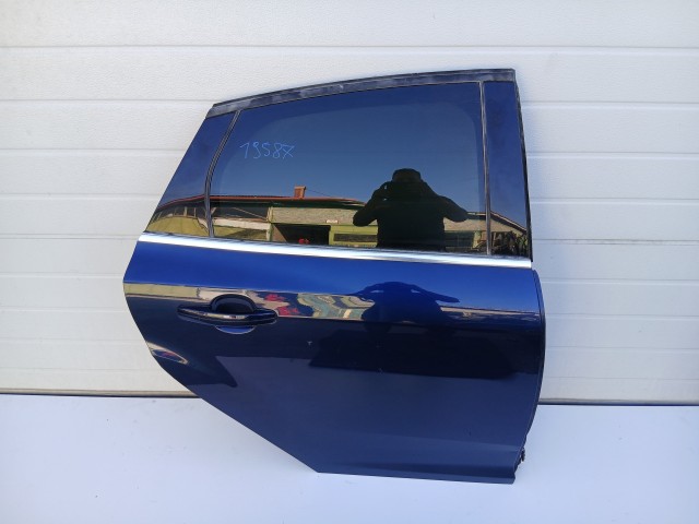 19587 Ford Focus Mk3 2011-2018 Jobb hátsó Ajtó sötétkék 5 ajtós