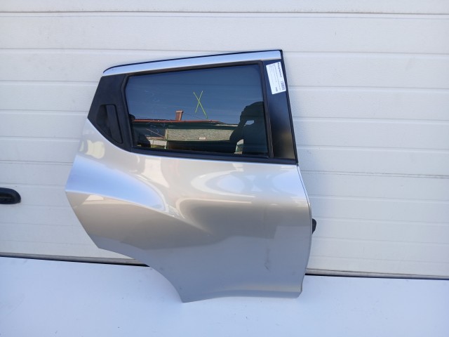 19605 Nissan Juke  2010-  Jobb hátsó Ajtó Ezüst