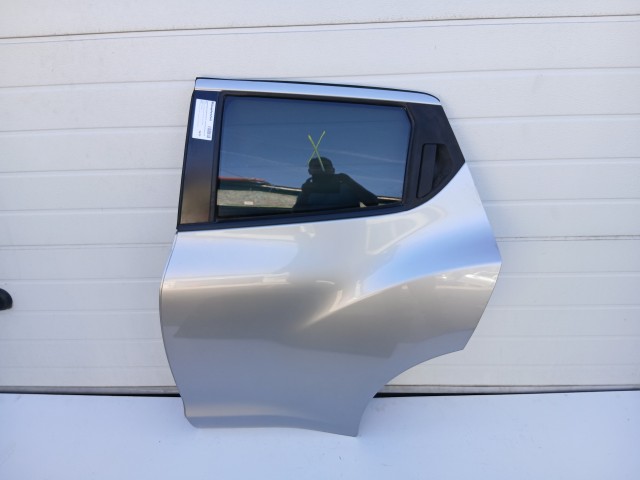 19604 Nissan Juke  2010- Bal hátsó Ajtó Ezüst