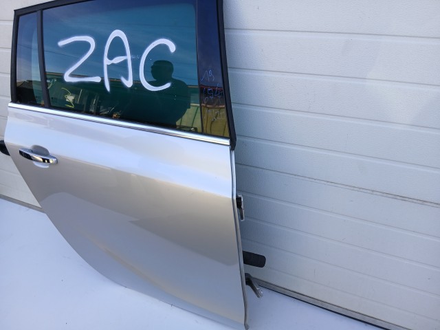 19670 Opel Zafira C 2011-2017 Jobb hátsó Ajtó Ezüst Z176