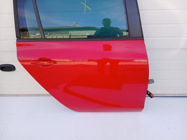19674 Opel Zafira C 2011-2017 Jobb hátsó Ajtó Piros Z50b