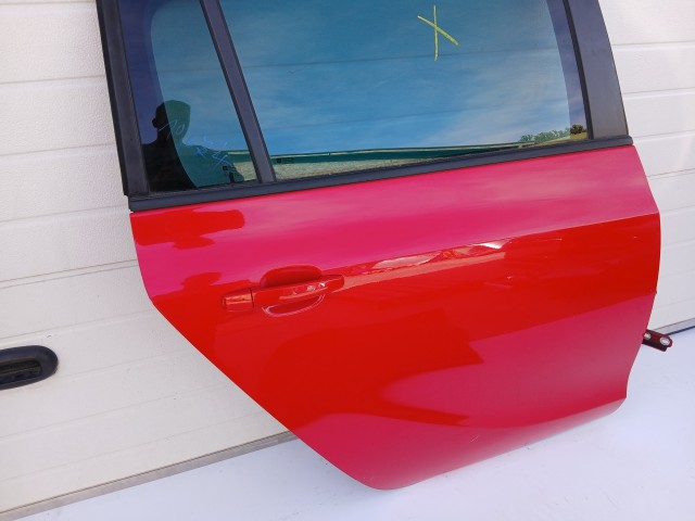 19674 Opel Zafira C 2011-2017 Jobb hátsó Ajtó Piros Z50b