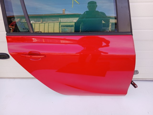 19674 Opel Zafira C 2011-2017 Jobb hátsó Ajtó Piros Z50b