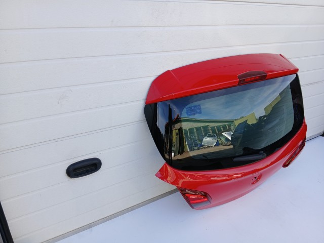 19679 Opel Corsa E 2014- 2014-2019 Csomagtérajtó Használt Z50b Piros 5 ajtós