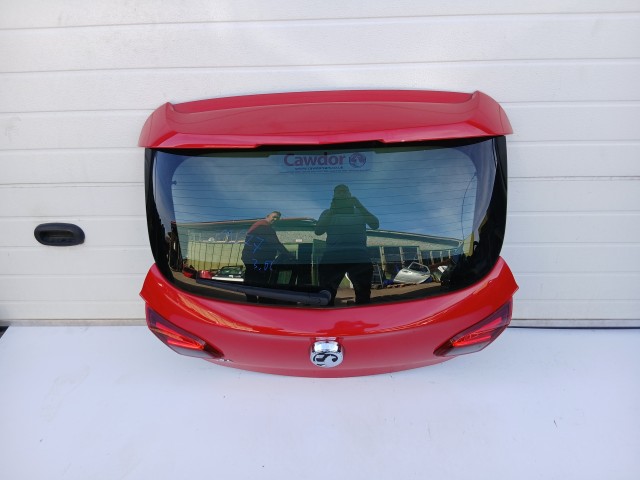19677 Opel Corsa E 2014- 2014-2019 Csomagtérajtó Használt Z50b Piros 3 ajtós