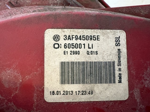 19713 Volkswagen Passat B7 2010-2014 Kombi Bal hátsó Lámpa