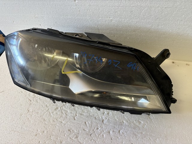 19714 Volkswagen Passat B7 2010-2014 Jobb első Lámpa Fényszóró Angol