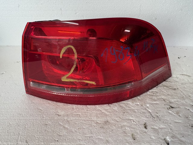 19834 Volkswagen Passat B7 2010-2014 Kombi  Jobb hátsó Lámpa Használt