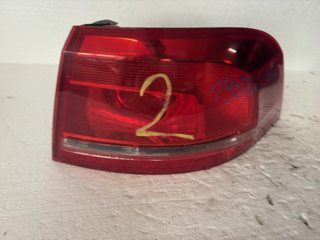 19834 Volkswagen Passat B7 2010-2014 Kombi  Jobb hátsó Lámpa Használt