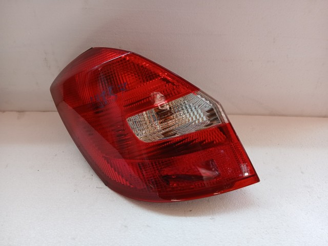 19857 Skoda Fabia II.  2007-2014 Bal hátsóFelfogatási pontok fotózva.komplett fényszoró izzók motor stb... Lámpa