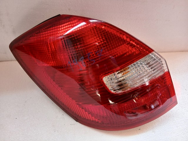 19857 Skoda Fabia II.  2007-2014 Bal hátsóFelfogatási pontok fotózva.komplett fényszoró izzók motor stb... Lámpa