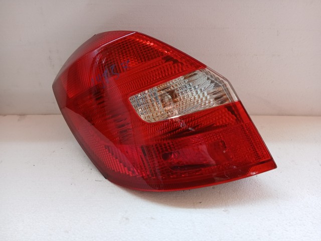 19857 Skoda Fabia II.  2007-2014 Bal hátsóFelfogatási pontok fotózva.komplett fényszoró izzók motor stb... Lámpa