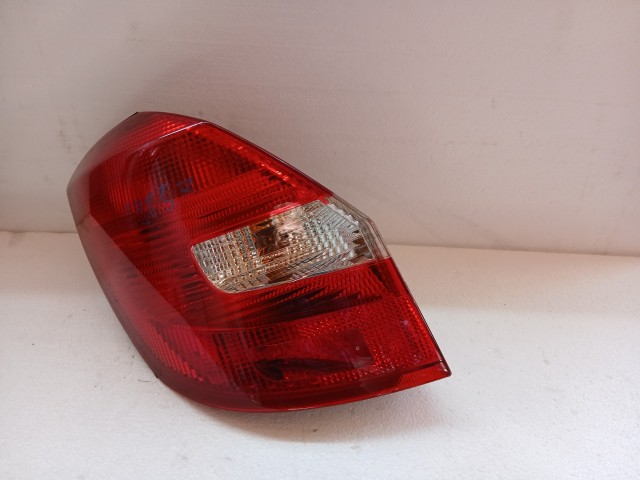 19857 Skoda Fabia II.  2007-2014 Bal hátsóFelfogatási pontok fotózva.komplett fényszoró izzók motor stb... Lámpa