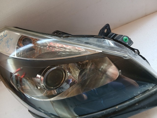 19876 Renault Clio III. 2007-2014 Jobb első Lámpa Fényszóró Projektoros
